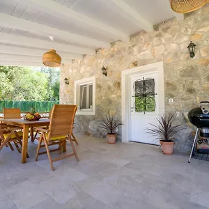https://stone-house-magali.primorje-gorskikotar.com